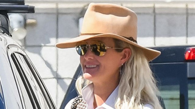 VOICI - Laeticia Hallyday de retour à Los Angeles, elle s'affiche avec un ex de Laura Smet