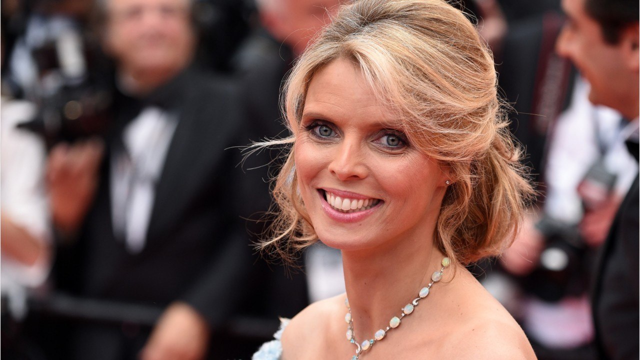 VOICI - Sylvie Tellier en vacances au fort de Brégançon, elle reçoit une curieuse demande d’un internaute