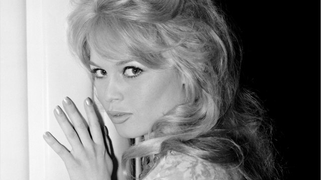 VOICI - Le mépris : Pourquoi le tournage du film a été très compliqué pour Brigitte Bardot