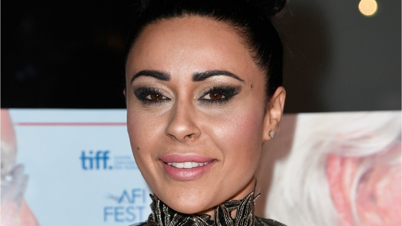 VOICI - Shanna Kress embrase la Toile avec un décolleté vertigineux