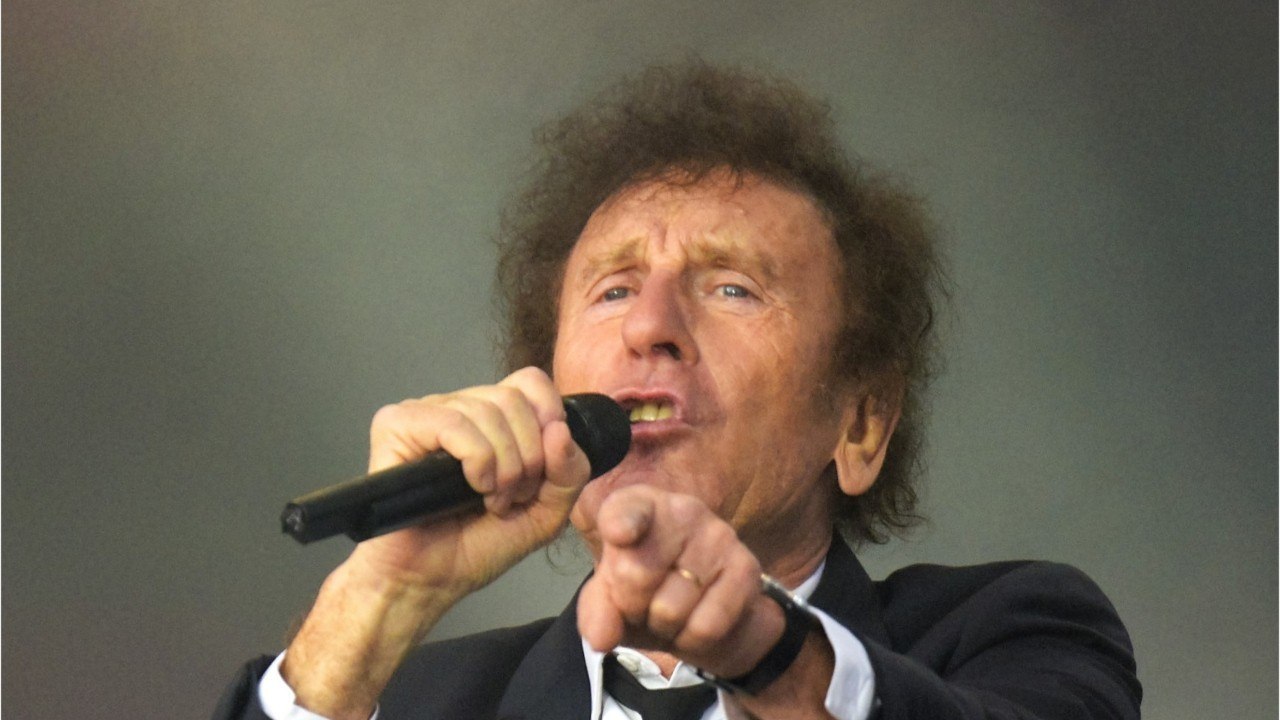 VOICI - Alain Souchon révèle le secret de la longévité de son couple malgré les difficultés