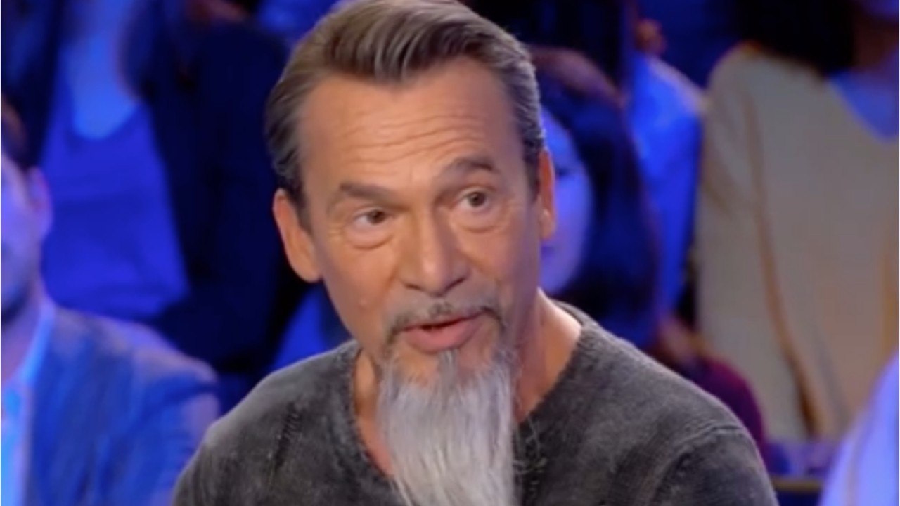 VOICI - Florent Pagny dans ONPC : son impressionnant bouc fait le buzz sur la Toile