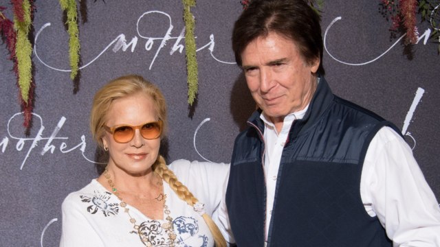 VOICI - Tony Scotti : le mari de Sylvie Vartan tacle violemment Laeticia Hallyday