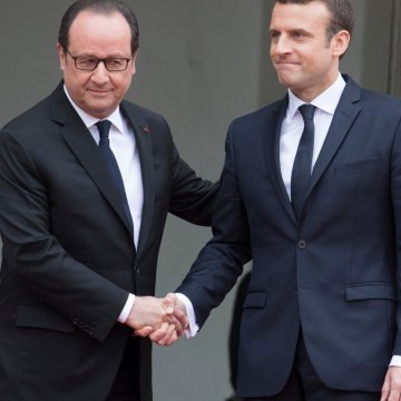 VOICI social - Emmanuel Macron : Cette Remarque De François Hollande Qui a Brisé Leur Amitié (1)