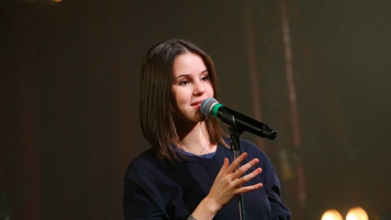 VOICI - Marina Kaye "saoulée" par la rumeur d'addiction à l'alcool qui la visait