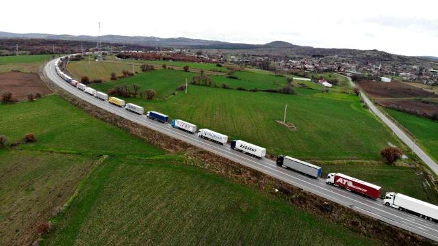 Hamzabeyli Sınır Kapısı'nda kilometrelerce tır kuyruğu