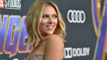 VOICI - Scarlett Johansson fiancée : elle va épouser son compagnon Colin Jost