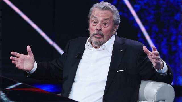 VOICI - Cannes 2019 : visé par une pétition, Alain Delon réplique avec fermeté