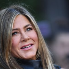 VOICI - 5 infos Jennifer Aniston
