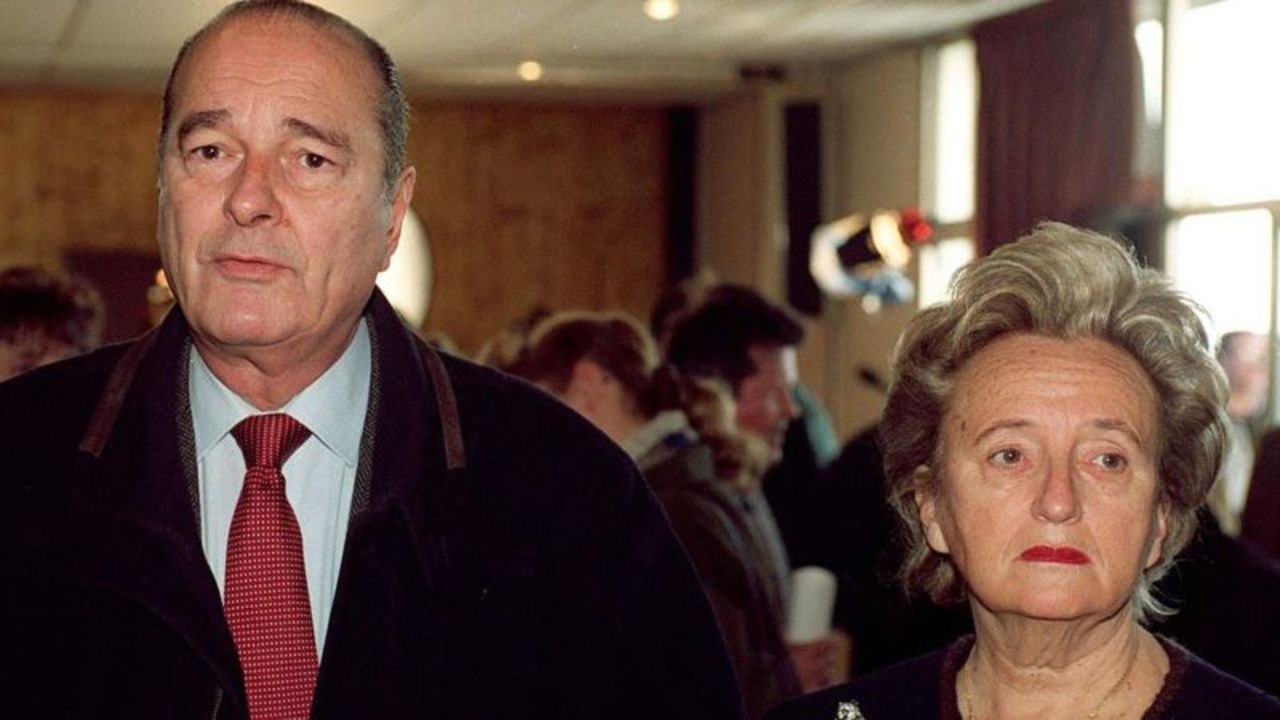 VOICI - Jacques Chirac : ce jour où il a trahi un ami pour tromper Bernadette