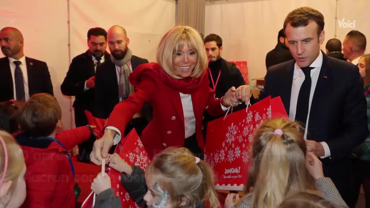 VOICI - Emmanuel et Brigitte Macron: leur étonnante destination de vacances dévoilée