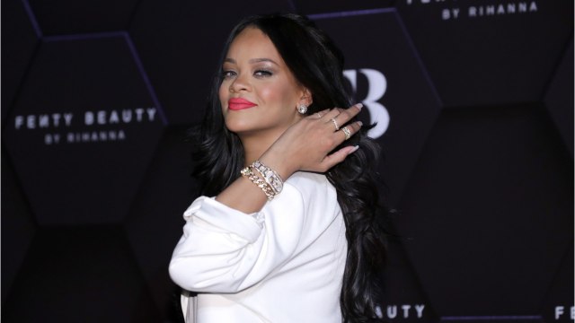 VOICI - Rihanna en maillot de bain sexy, ses followers sous le charme