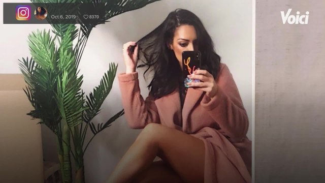 VOICI - PHOTO Emilie Nef Naf : en culotte maxi échancrée et pull très court, elle en dévoile presque trop