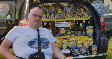 À 34 ans, ce collectionneur de Minions compte plus de 620 peluches et figurines  à son bord de son véhicule
