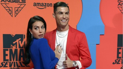 Download Video: VOICI - Ronaldo s'est-il marié sa compagne Georgina Rodriguez ? Pourquoi le doute est permis