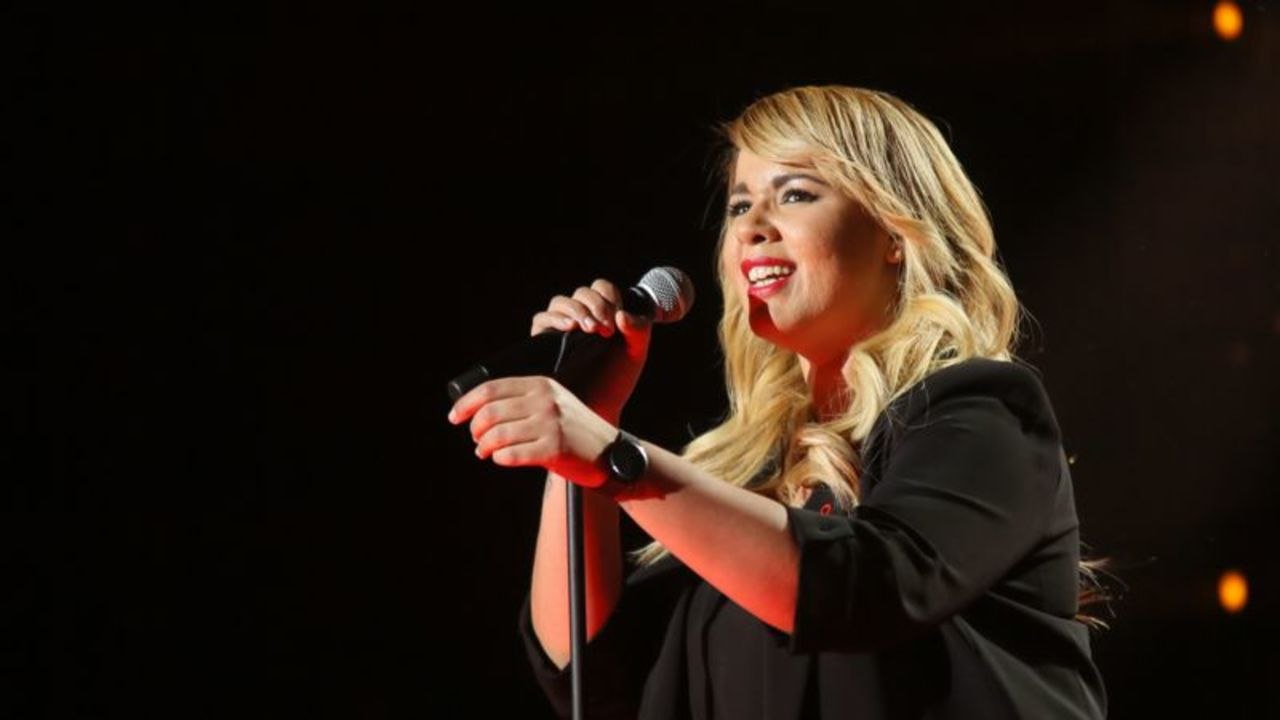 VOICI - Chimène Badi « pas sûre de vouloir être mère » : ses rares confidences sur la maternité