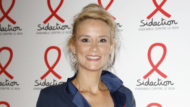 VOICI - Elodie Gossuin : sa taille de guêpe en bikini étonne les internautes