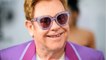VOICI Elton John : le jour où il a vu la reine Elizabeth II perdre son sang-froid
