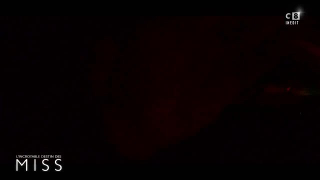 VOICI Camille Cerf en larmes en évoquant la mort de son père dans L'incroyable destin des Miss