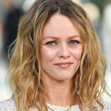 VOICI// SOCIAL // Vanessa Paradis : Réunie Avec L’un De Ses Ex Pour Les Fêtes De Noël Avec Elle