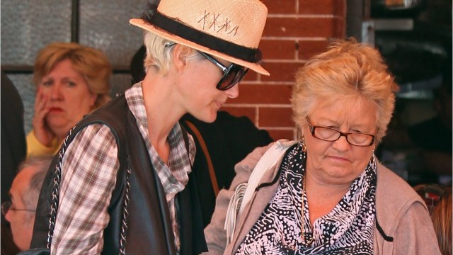 VOICI - Laeticia Hallyday au plus mal : sa grand-mère Elyette Boudou convoquée par la justice