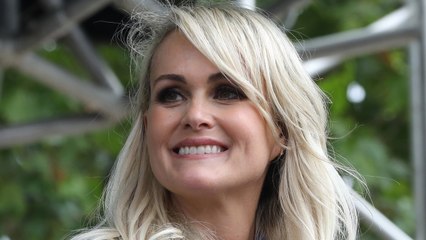 VOICI - Laeticia Hallyday amoureuse : elle en couple avec un séduisant quadra