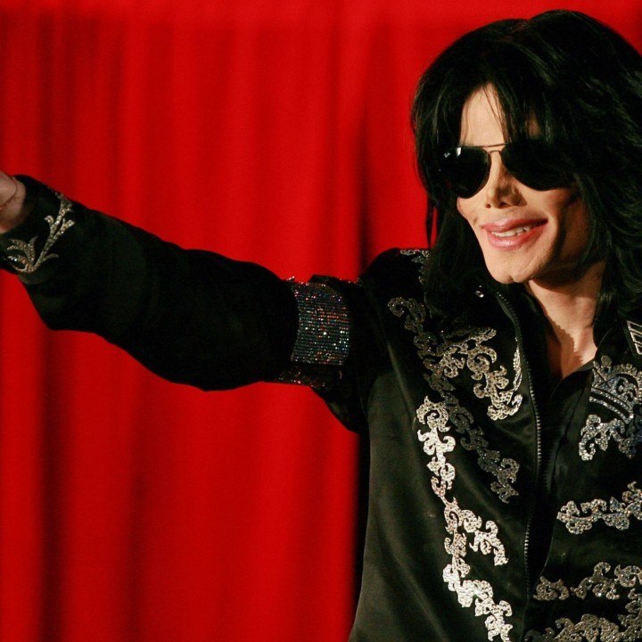 VOICI social - Michael Jackson Accusé De Pédophilie : Les Révélations Troublantes De Macaulay Culkin Refont Surface (1)