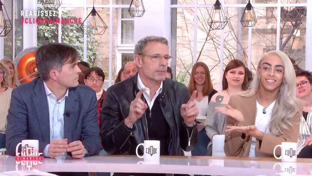 VOICI - Lambert Wilson révèle être fan de perruques : cette anecdote qui a étonné Bilal Hassani