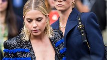 VOICI - Cara Delevingne et Ashley Benson officialisent enfin leur relation !