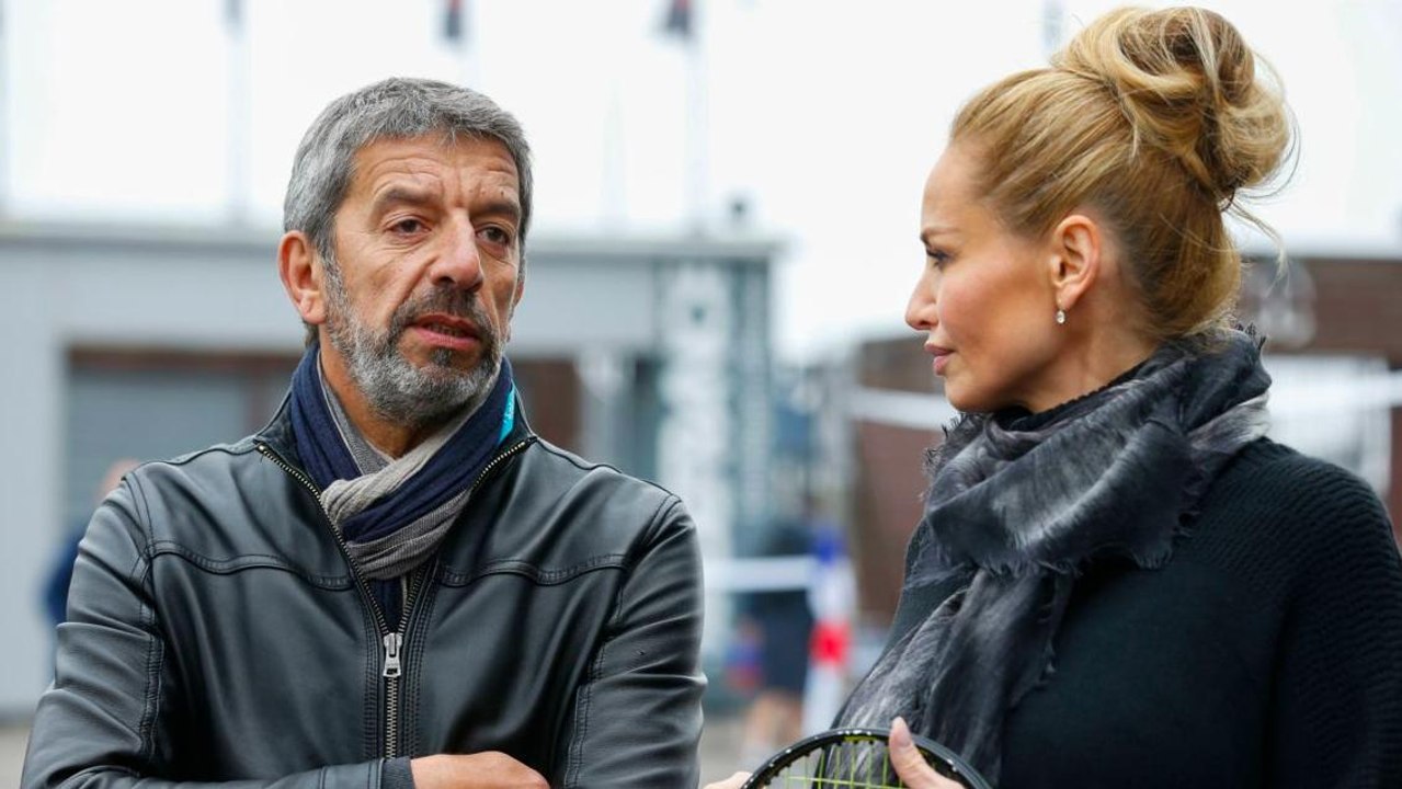 VOICI Michel Cymes : comment l’animateur a appris la naissance de la fille d’Adriana Karembeu