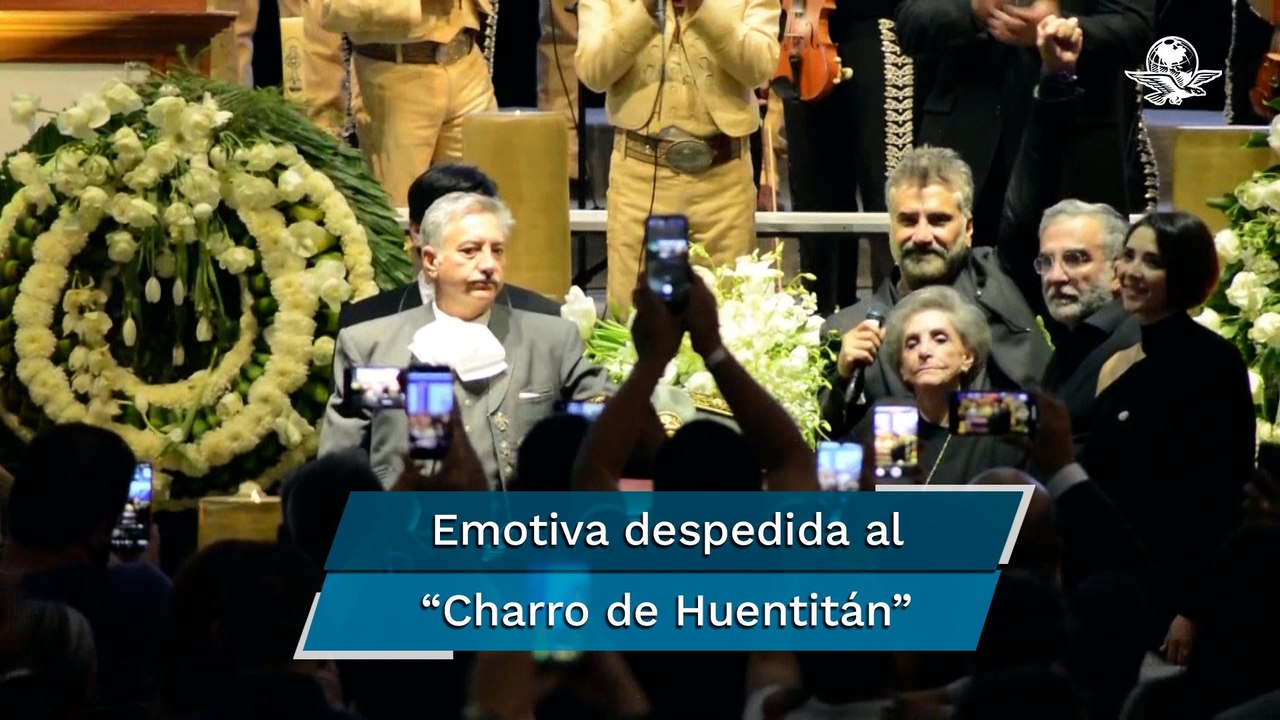 Mariachis, vivas y silencio para Chente
