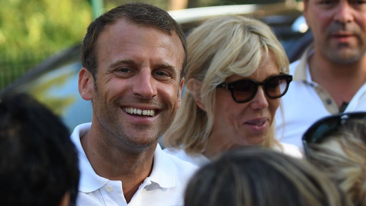 VOICI Emmanuel et Brigitte Macron : leur subterfuge pour garder leurs vacances privées
