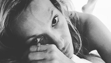 VOICI  Laura Smet saisit ses fans avec un selfie au lit