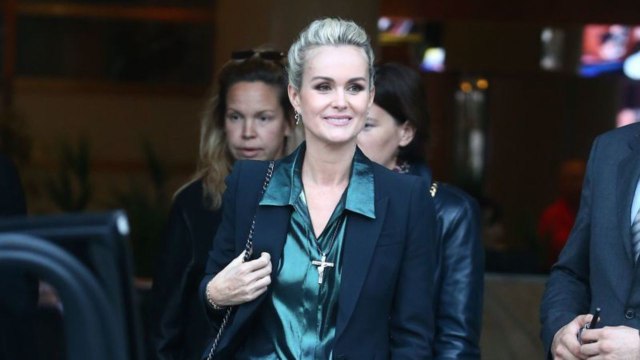 VOICI - Laeticia Hallyday : en 2019, elle veut trouver « la paix » et « protéger ses amours »