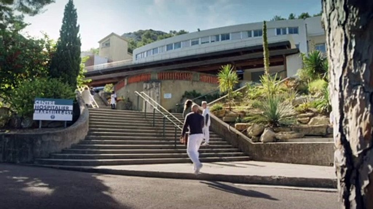 Plus belle la vie : [Indiscrétion] - Babeth et Patrick ressortent de la maternité avec le mauvais bébé