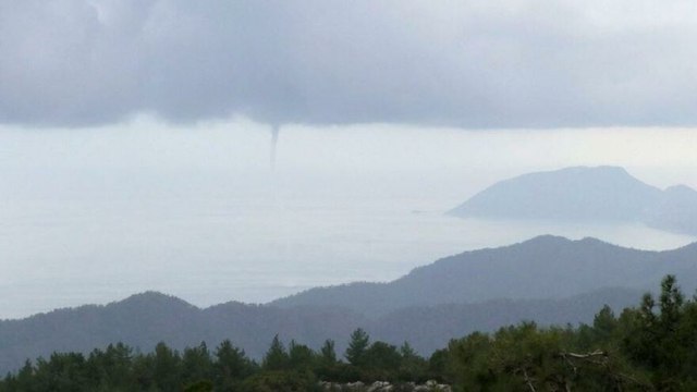 Antalya’da denizde 2 hortum oluştu