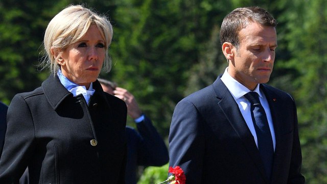 VOICI Emmanuel Macron : Brigitte Macron évoque la plus grande difficulté de leur couple
