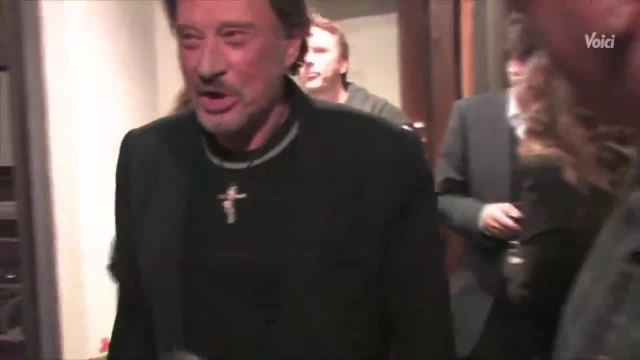 VOICI - Johnny Hallyday : ses surprenantes confidences dans le dos de Laeticia