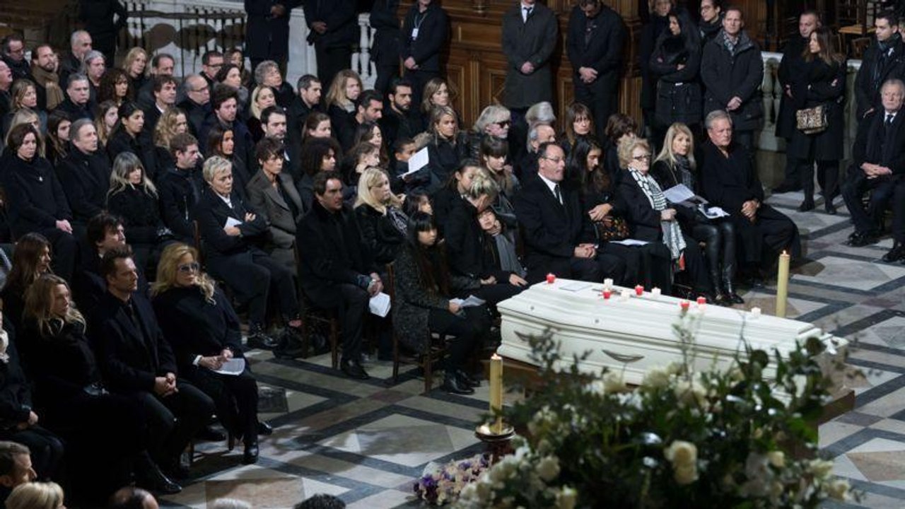 VOICI - Cérémonie hommage à Johnny Hallyday : comment TF1 aurait perdu de l’argent avec la retransmission