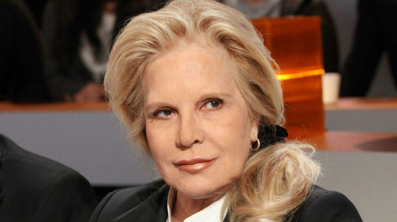 VOICI - Sylvie Vartan : pourquoi Johnny ne l’a pas soutenue lors de sa fausse couche après la naissance de David