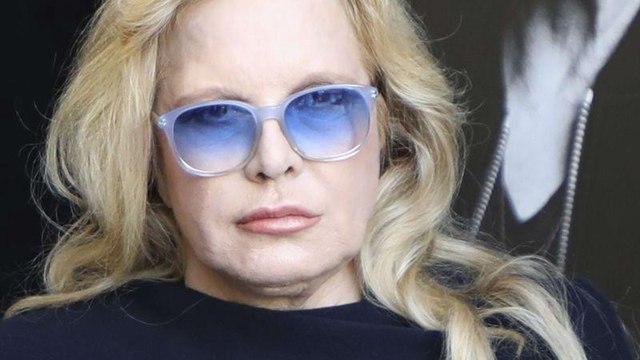 VOICI - Sylvie Vartan en larmes pendant les répétitions de son hommage à Johnny Hallyday
