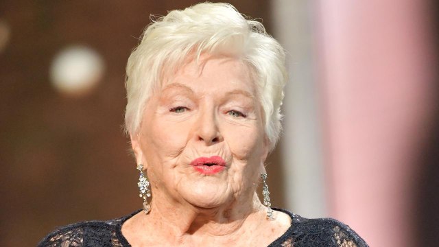 VOICI Line Renaud : à 89 ans, elle dévoile ses bouleversantes dernières volontés pour ses funérailles