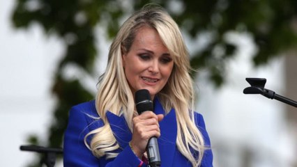 VOICI - Laeticia Hallyday de plus en plus seule à Saint-Barthélemy, elle déprime