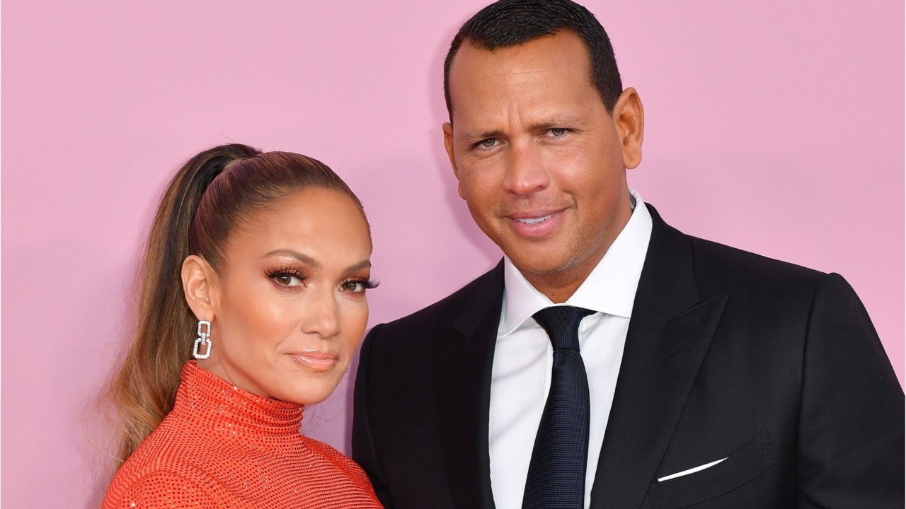 VOICI Jennifer Lopez a 50 ans : découvrez le cadeau incroyablement romantique de son fiancé Alex Rodriguez