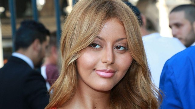 VOICI PHOTO Zahia en lingerie : sa poitrine généreuse affole les internautes
