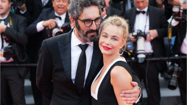 VOICI - Emmanuelle Béart au côté des migrants : elle ne veut pas rester à ne rien faire