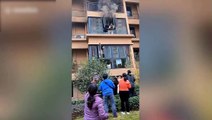 Chine : un livreur sauve une famille piégée dans un appartement en feu
