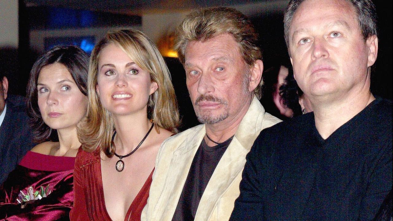 VOICI - Johnny Hallyday : une proche du chanteur accable Laeticia et le clan Boudou