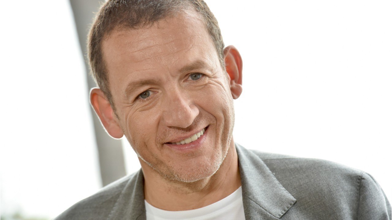 VOICI - Dany Boon touché par une petite attention de Jennifer Aniston sur le tournage de Murder Mystery