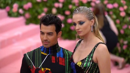 VOICI Mariage de Joe Jonas et Sophie Turner : la drôle de méthode du couple pour qu’aucune photo ne soit dévoilée